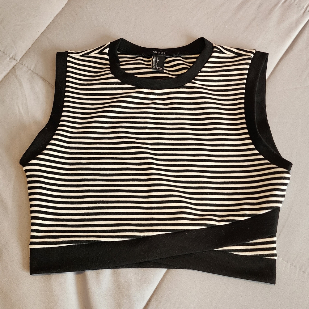 Forever 21 black-and-white cropped up